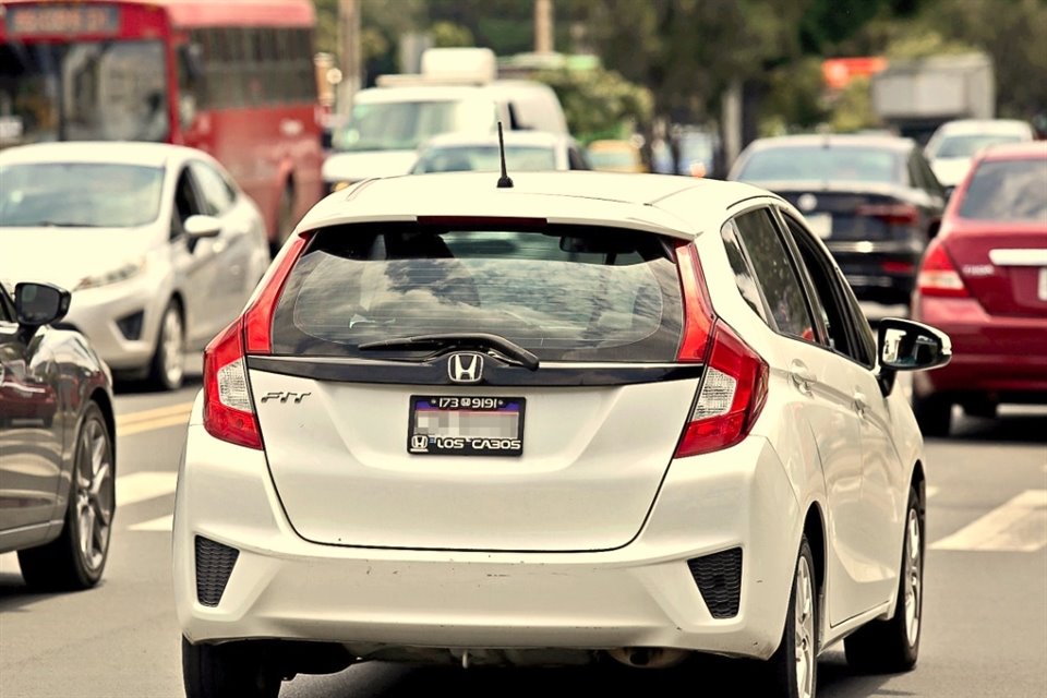 Los autos foráneos que entren a Jalisco deben tramitar un Pase de Estancia Temporal para no ser multados.