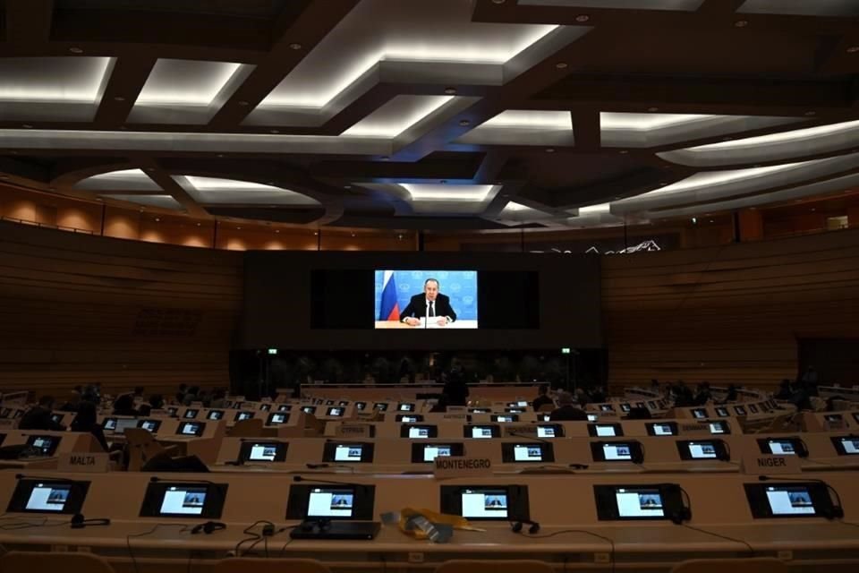 Las salas quedaron casi vacías durante la participación de Lavrov.