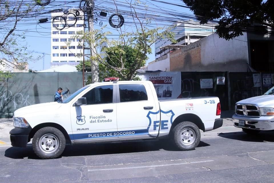 En un predio donde se realiza la construcción de un edificio fueron localizados restos óseos la mañana de este martes a unos metros del Andador Chapultepec, en Guadalajara.
