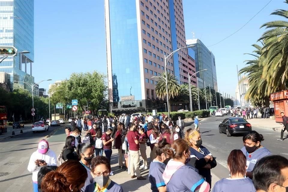 Esta mañana capitalinos se movilizaron para dejar sus hogares y evacuar cuando escucharon el sonido de la alerta sísmica.