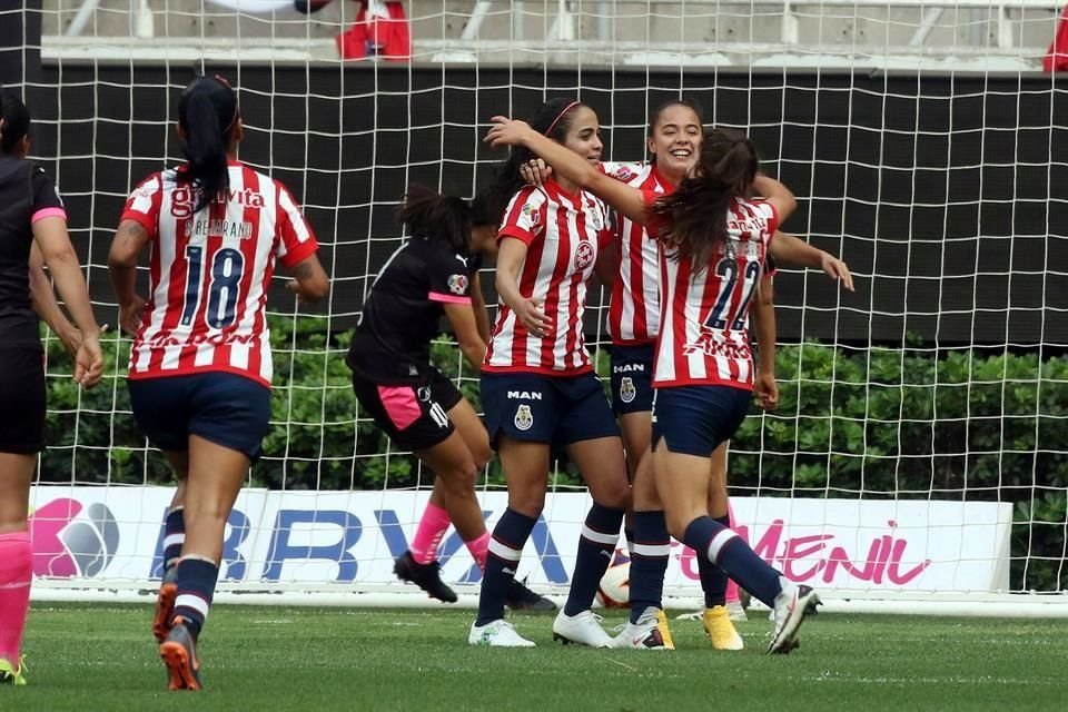 Las Rojiblancas no tuvieron piedad y golearon a las Rayadas.