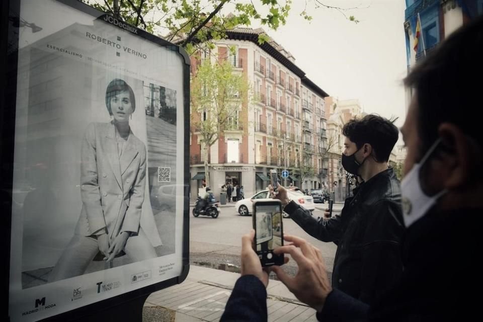 Todos los transeúntes pueden ser parte de esta campaña interactiva a través de sus teléfonos celulares.