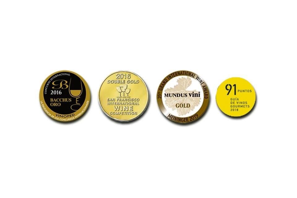 Reconocimientos: Bacchus de Oro, doble medalla de oro en la International Wine Competition, medalla de oro Mundus Vini por The Grand International Wine Awards y 91 puntos Guía de Vinos Gourmet.