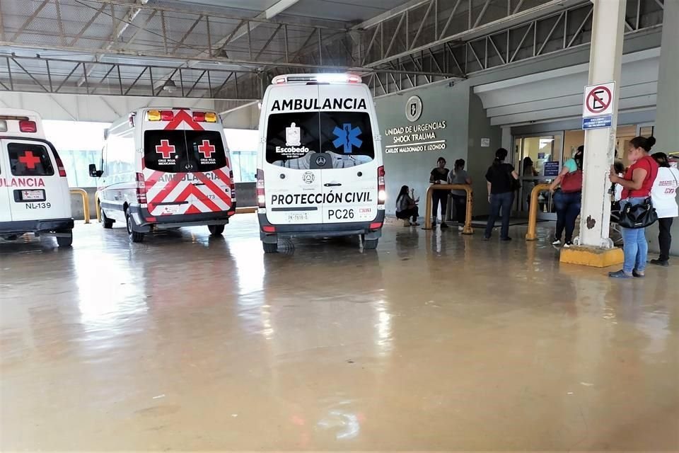 EL NORTE constató ayer que había fila de hasta cuatro ambulancias esperando a que sus heridos fueran atendidos.