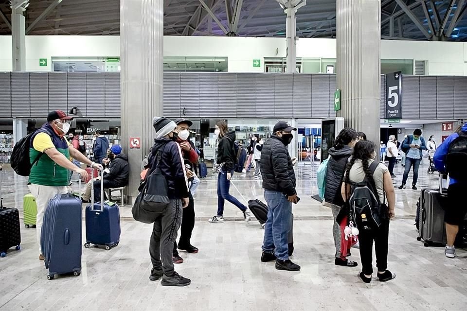 El principal repunte se dio en los turistas llegados por vía aérea, que en abril de 2021 fueron 948 mil 509 personas. 