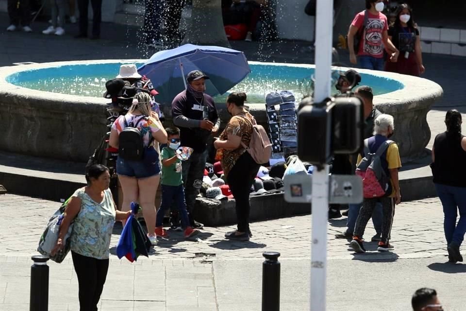 Este ambulante ofreció el jueves 3 de marzo gorras sin ningún problema.