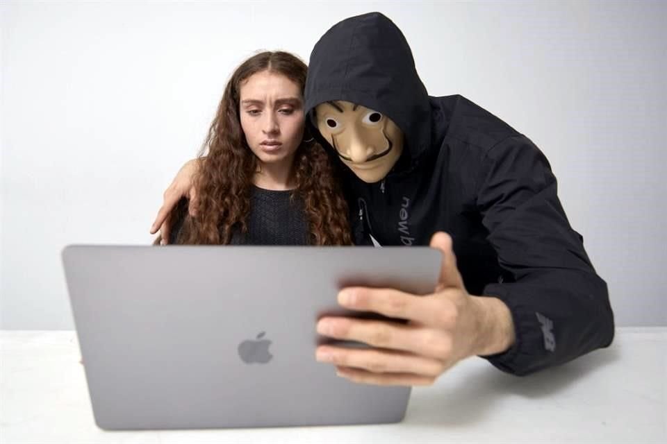 El 56.3 por ciento de quienes acosan en plataformas de Internet son hombres.
