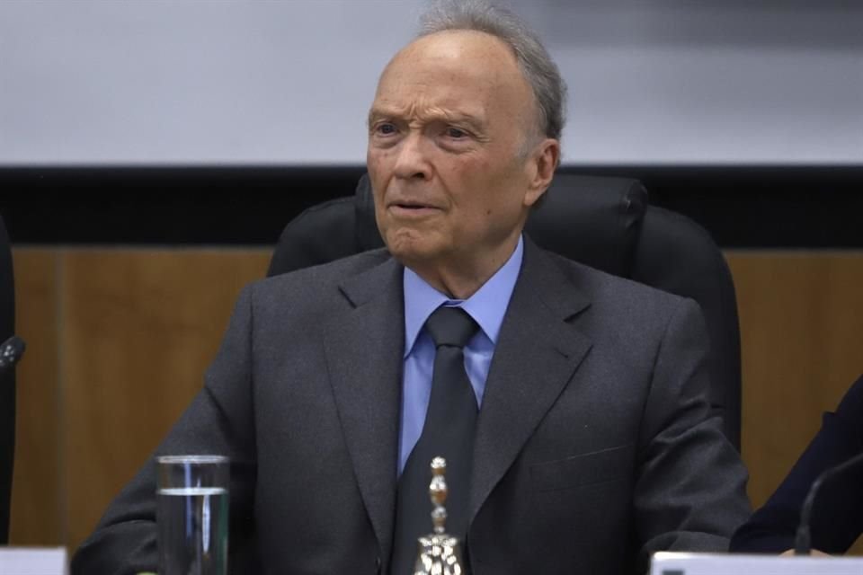 Gertz indicó que no pasa por su cabeza renunciar, pues el cargo es irrenunciable, y agregó que quieren derrumbarlo emocionalmente.