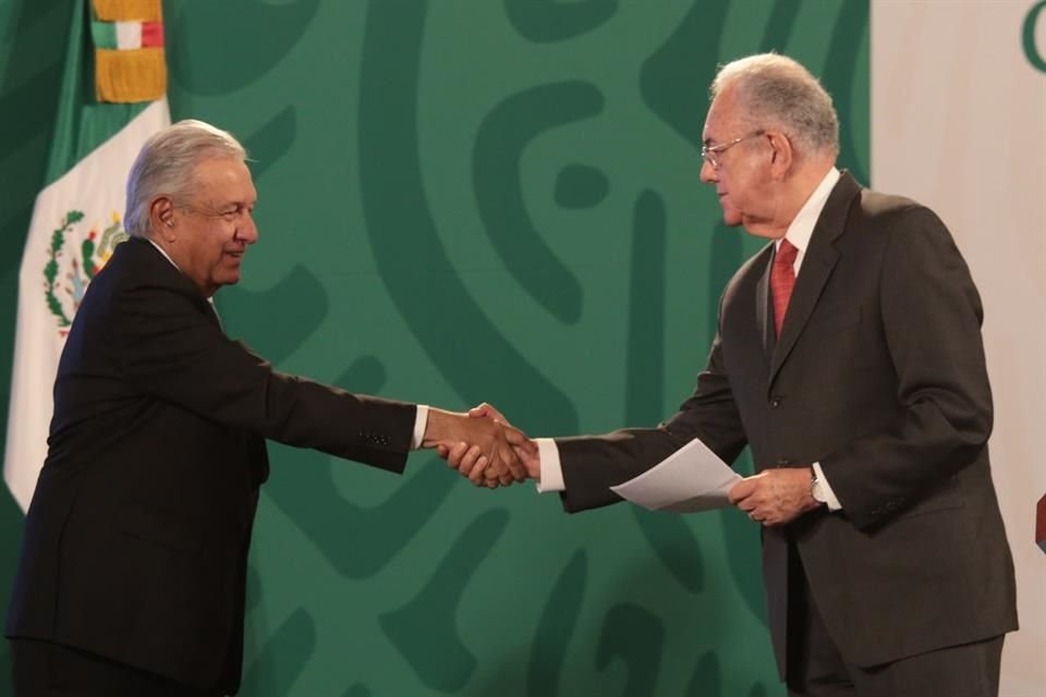 Javier Jiménez Espriú y Andrés Manuel López Obrador Presidente de México, en una conferencia mañanera.