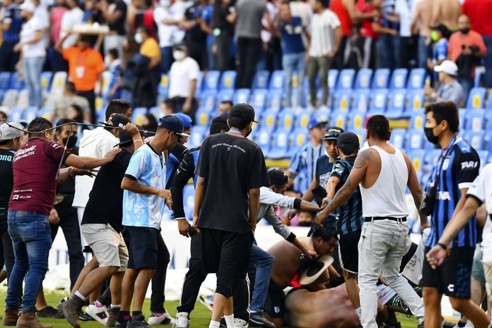 El enfrentamiento inició entre grupos barristas.