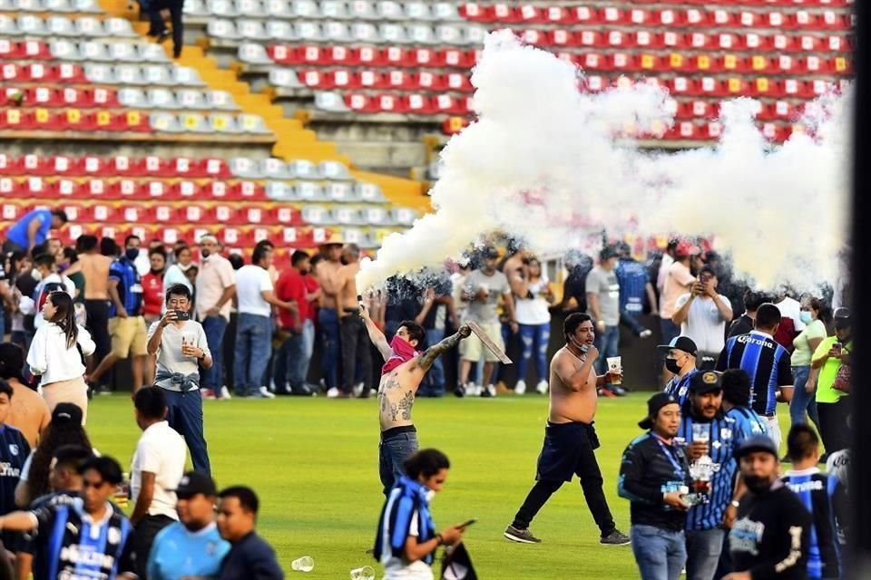 Los barristas muestran conductas violentas.