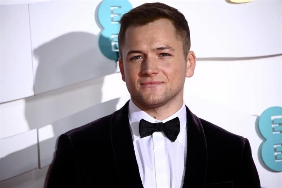 El actor Taron Egerton se desmayó este sábado en pleno escenario mientras actuaba en la primera función de la obra 'Cock', en Londres.