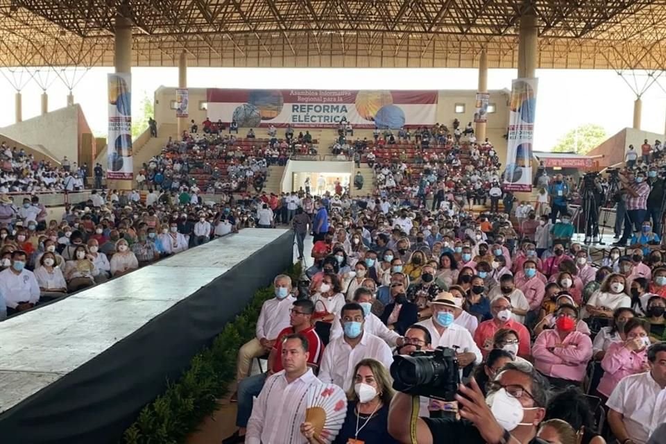 El centro de convenciones de Minatitlán fue la sede del acto de la reforma eléctrica organizado por Sergio Gutiérrez Luna.