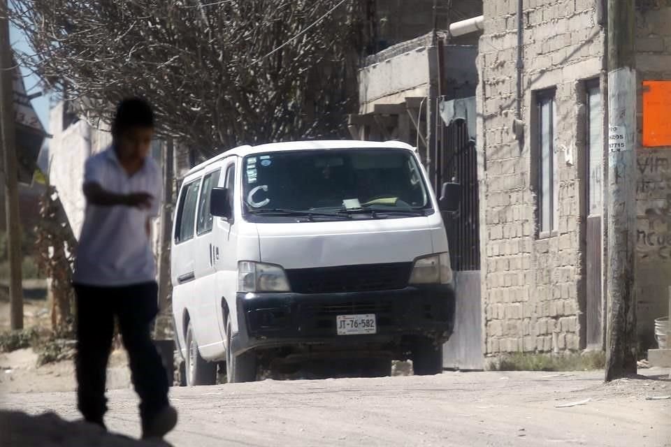 Hace como un año comenzaron a operar vans en la colonia.