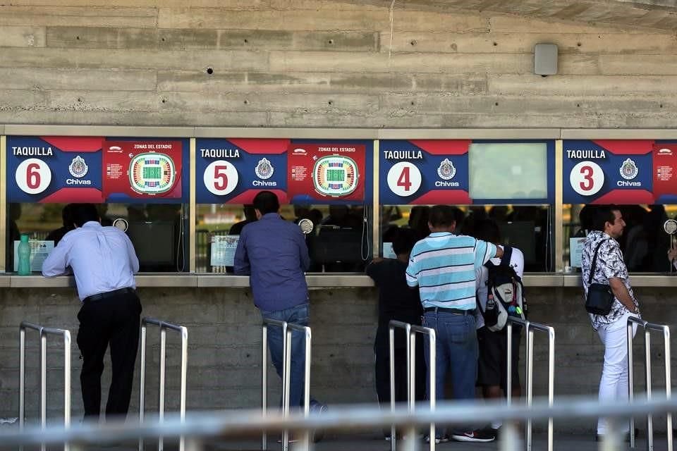 Los boletos están a la venta hoy y mañana viernes, en las taquillas del Estadio Akron, en un horario de 10:00 a 19:00 horas y el sábado a partir de las 10:00, hasta agotar existencias.