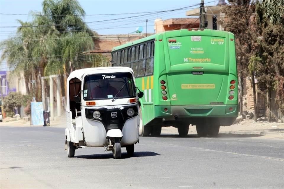 El servicio de transporte público irregular, como los mototaxis, prevalece en la zona metropolitana.