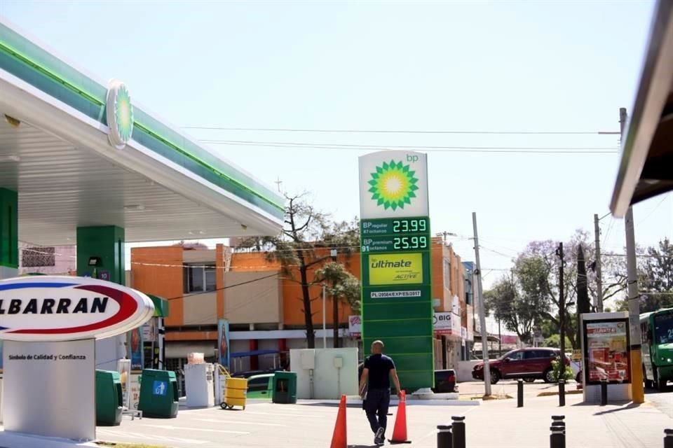 En la gasolinera Simba Express, ubicada en la avenida Circunvalación División del Norte, el litro de Premium tiene un valor de 25.99 pesos, el más elevado registrado en la Ciudad.