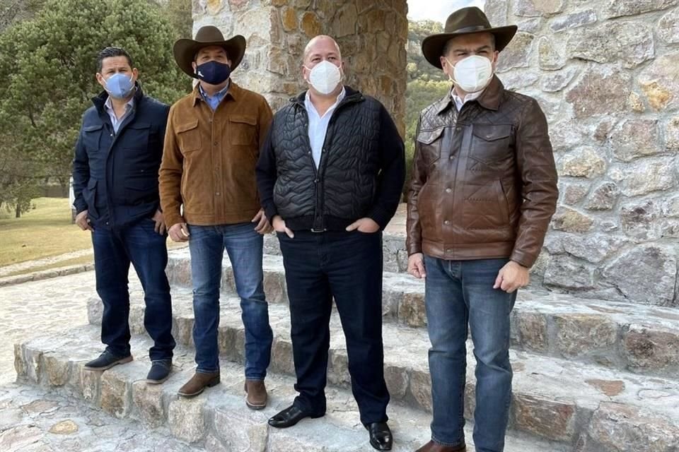 Los Gobernadores Diego Sinhue Rodríguez (de izq. a der.), Francisco García Cabeza de Vaca, Enrique Alfaro y Miguel Riquelme, durante una reunión llevada a cabo en Guanajuato.