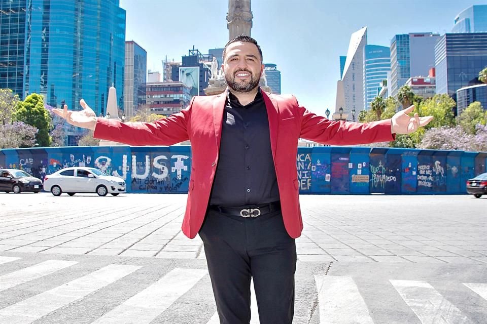 El comediante Mike Salazar celebra su éxito en lo personal y lo laboral con show en el Pepsi Center de la CDMX.