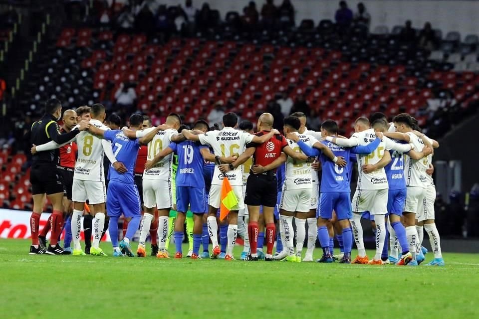 Al minuto 62', los equipos hicieron el protocolo por la paz.