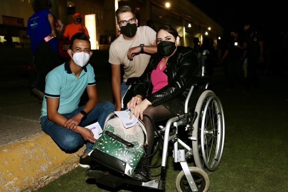 Alberto Castañeda, Edgar Ramírez e Iraís Ramírez no se perdieron el show en la VFG.