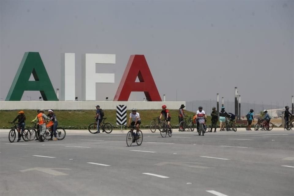 Los ciclistas fueron movilizados desde la CDMX en nueve camiones RTP.