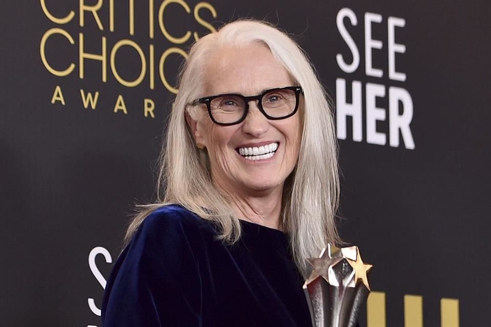 La cineasta Jane Campion se coronó a Mejor Película y Mejor Directora por su western 'El Poder del Perro' en los Critics Choice Awards.