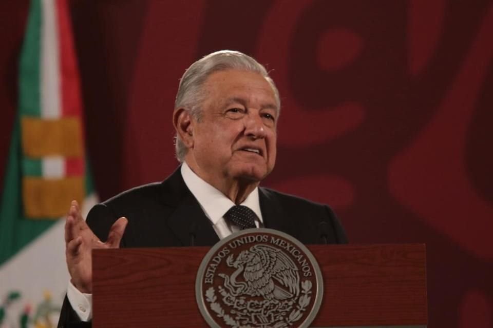 El Presidente en conferencia mañanera en Palacio Nacional.