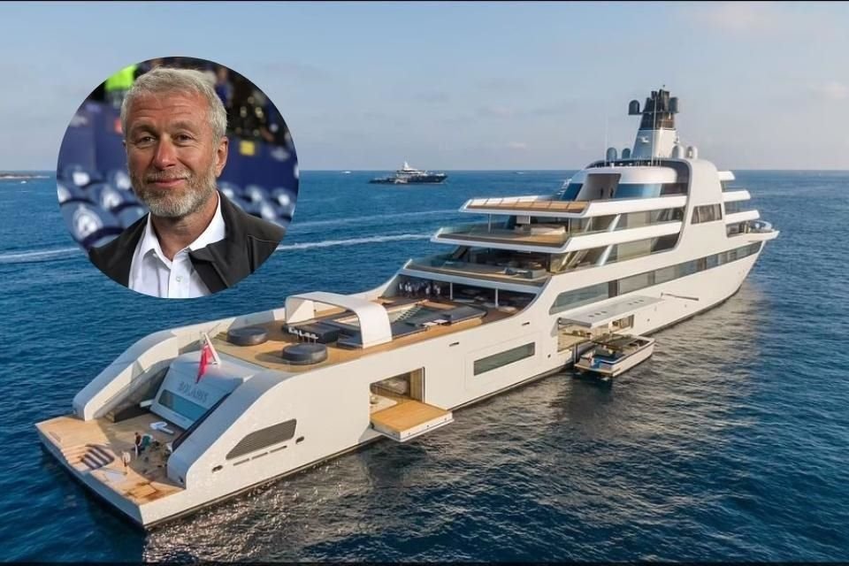 Los dos yates tienen un valor de más de mil millones de dólares.
