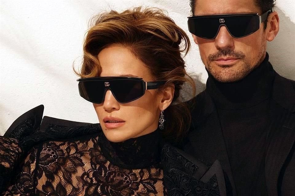 Jennifer Lopez protagoniza la nueva campaña de gafas de Dolce & Gabbana, cuyas fotos promocionales ya incendiaron las redes.