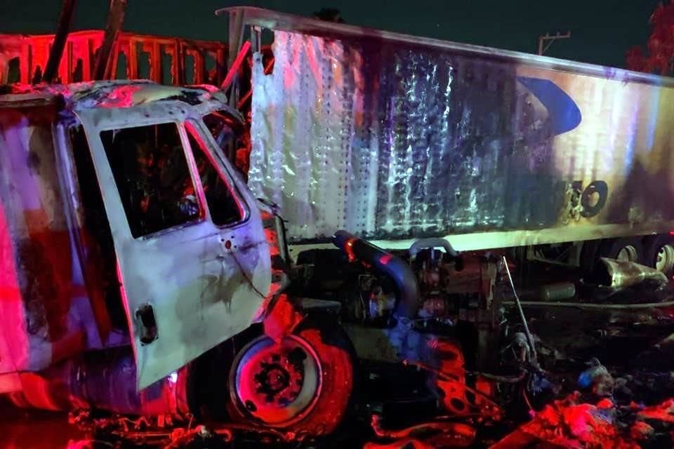 El accidente ocurrió pasadas las 1:15 horas, sobre el Anillo Periférico, al cruce con la Calle Betania, en la Colonia Hernández Loza, en Guadalajara.