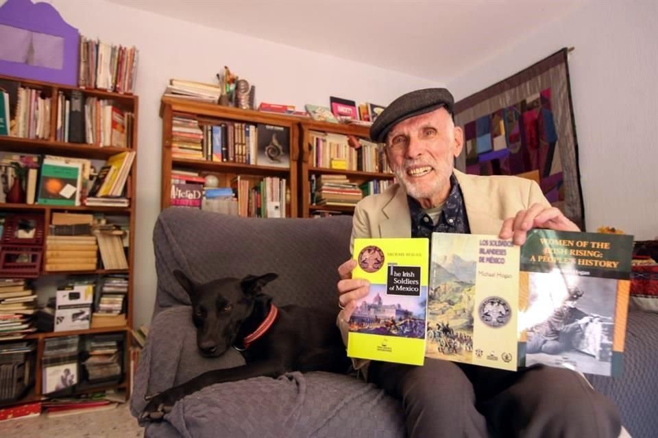 Michael Hogan es un historiador estadounidense de ascendencia irlandesa quien desde hace 30 años radica en Guadalajara.