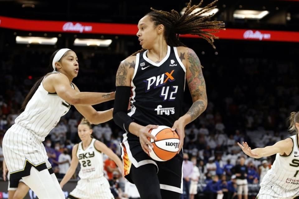 Brittney Griner (42) sigue detenida en Rusia.