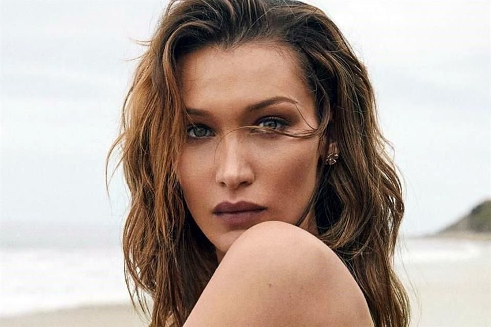 La modelo Bella Hadid habló sobre las transformaciones estéticas  y confesó estar arrepentida de operarse la nariz a los 14 años.