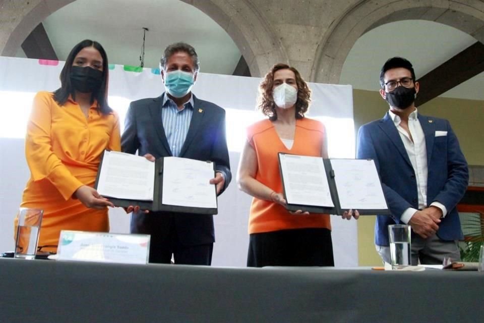 El Alcalde Juan José Frangie y la secretaria de Igualdad Sustantiva, Paola Lazo, firmaron el convenio para apoyar a 43 menores en huérfanos por feminicidio en Zapopan.