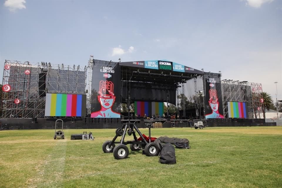 Así se ven los preparativos del Vive Latino.