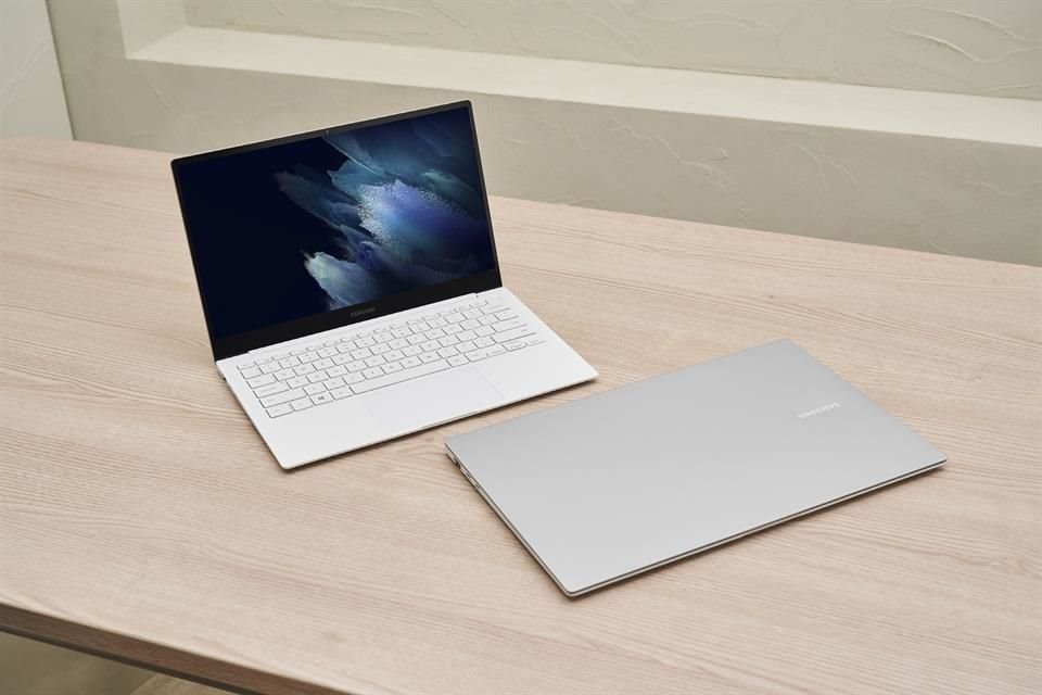 Galaxy Book Pro es una computadora compacta, con una gran autonomía y una pantalla AMOLED de 13.3 pulgadas y 15.6 pulgadas.