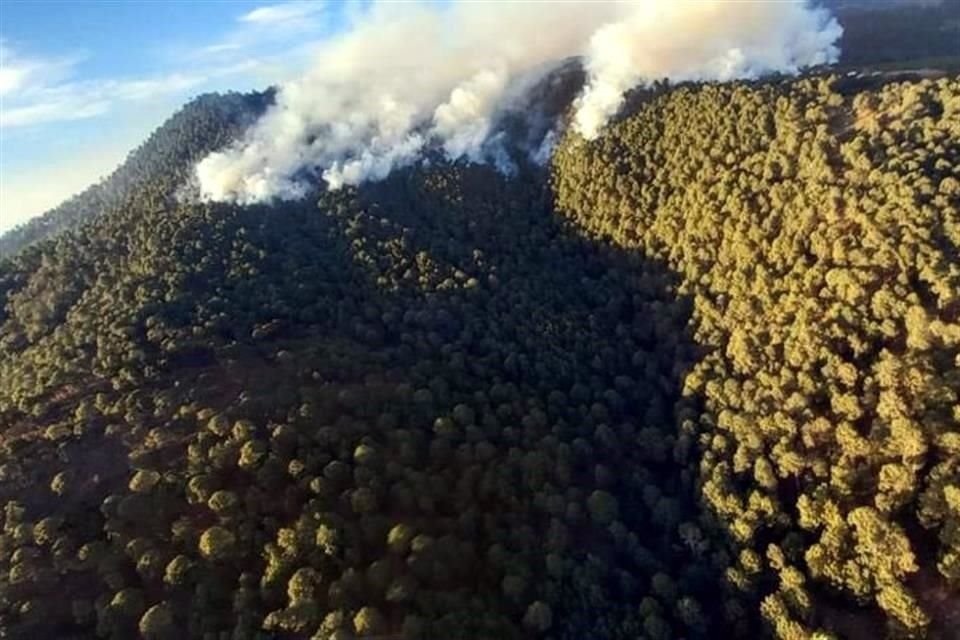 El incendio en el Cerro Pelón, en Mazamitla, comenzó el jueves a las 13:10 horas.