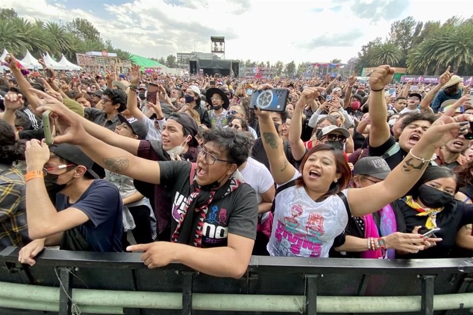 Uno de los actos musicales más esperados de este domingo, el segundo día del Vive Latino, es el de Residente, ex líder de Calle 13.