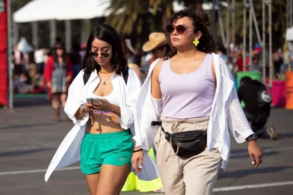 Ropa cómoda y una actitud ganadora: el combo triunfador en la jornada musical del domingo.