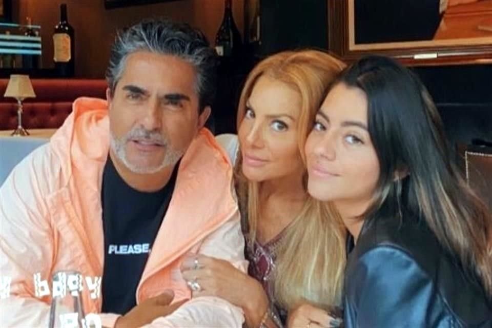 Otro caso de artista y representante es el de Raúl Araiza y Fernanda Rodríguez.
