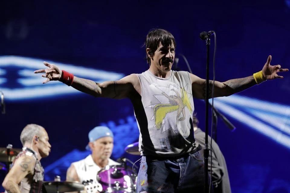 Los Red Hot Chili Peppers recibirán una estrella en el Paseo de la Fama el 31 de marzo, un día antes del lanzamiento de su nuevo disco.