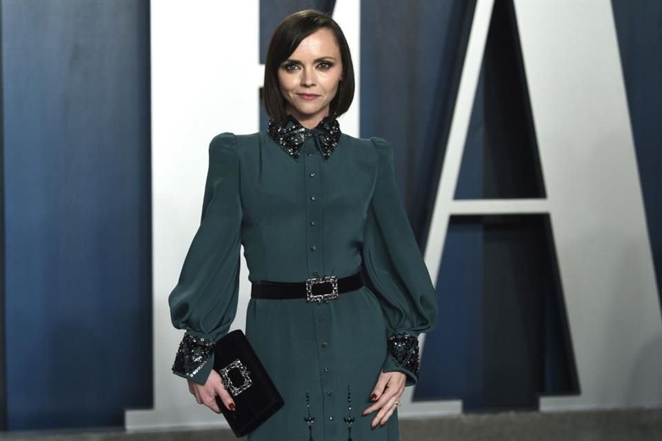 La actriz Christina Ricci, quién interpretó a Merlina en los 90's, volverá a hacer parte de la familia Addams en una nueva serie de Netflix.