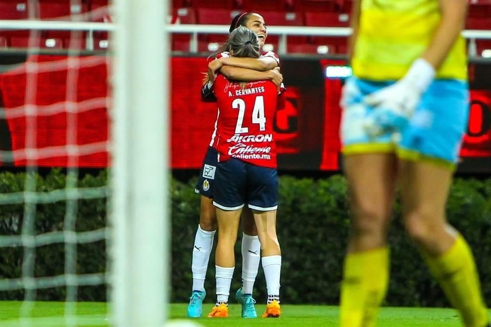 Alicia Cervantes y Chivas siguen incontenibles. De la mano de la goleadora, el Guadalajara se impuso 1-0 al Puebla.