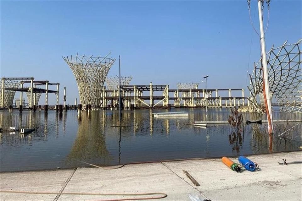 Obras inconclusas de lo que sería el NAIM en Texcoco.