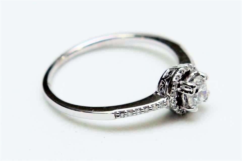 Anillo de compromiso.