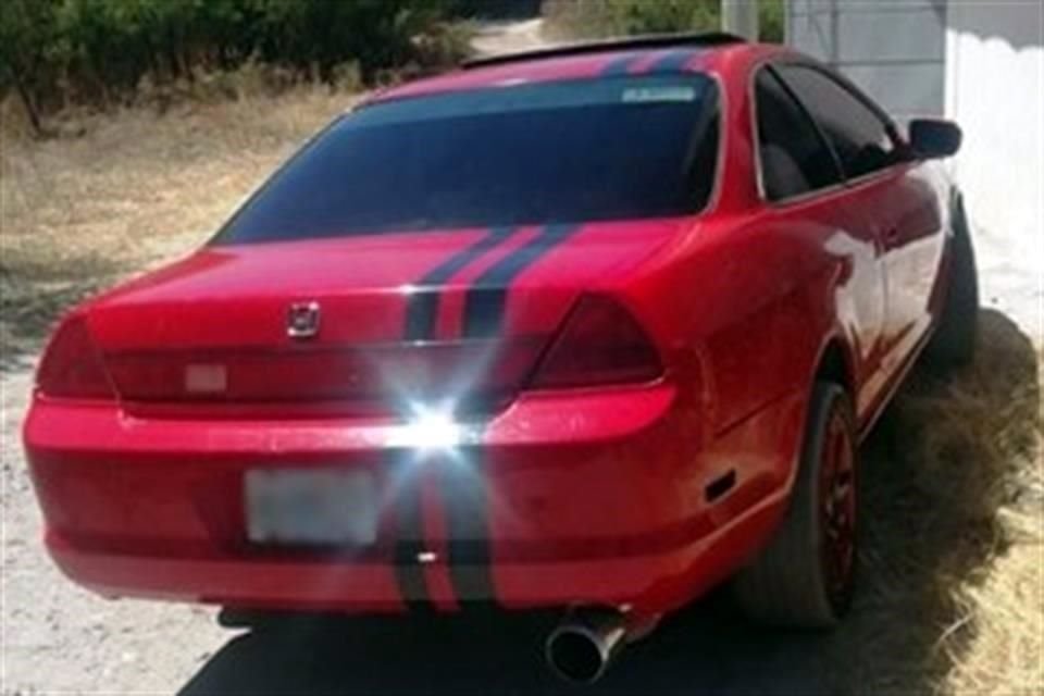 Honda Accord donde fue detenido Antonio de Jesús 'M', ex director de la Policía de Huejúcar.