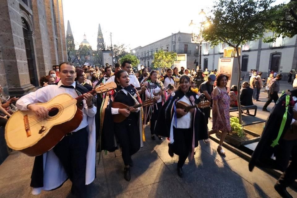 Recorridos turísticos por el Centro Histórico con la Estudiantina de Guadalajara.