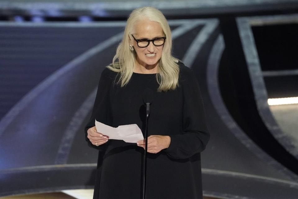 Jane Campion se alzó como la mejor directora de la noche por su trabajo en 'El Poder del Perro', en la 94 edición del premio Óscar.