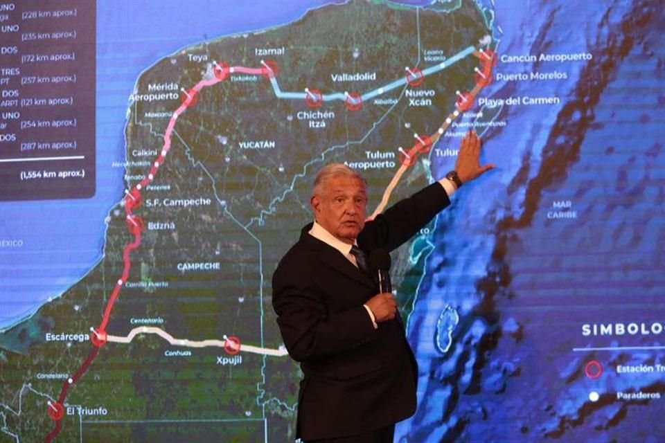 El Presidente en conferencia de prensa.
